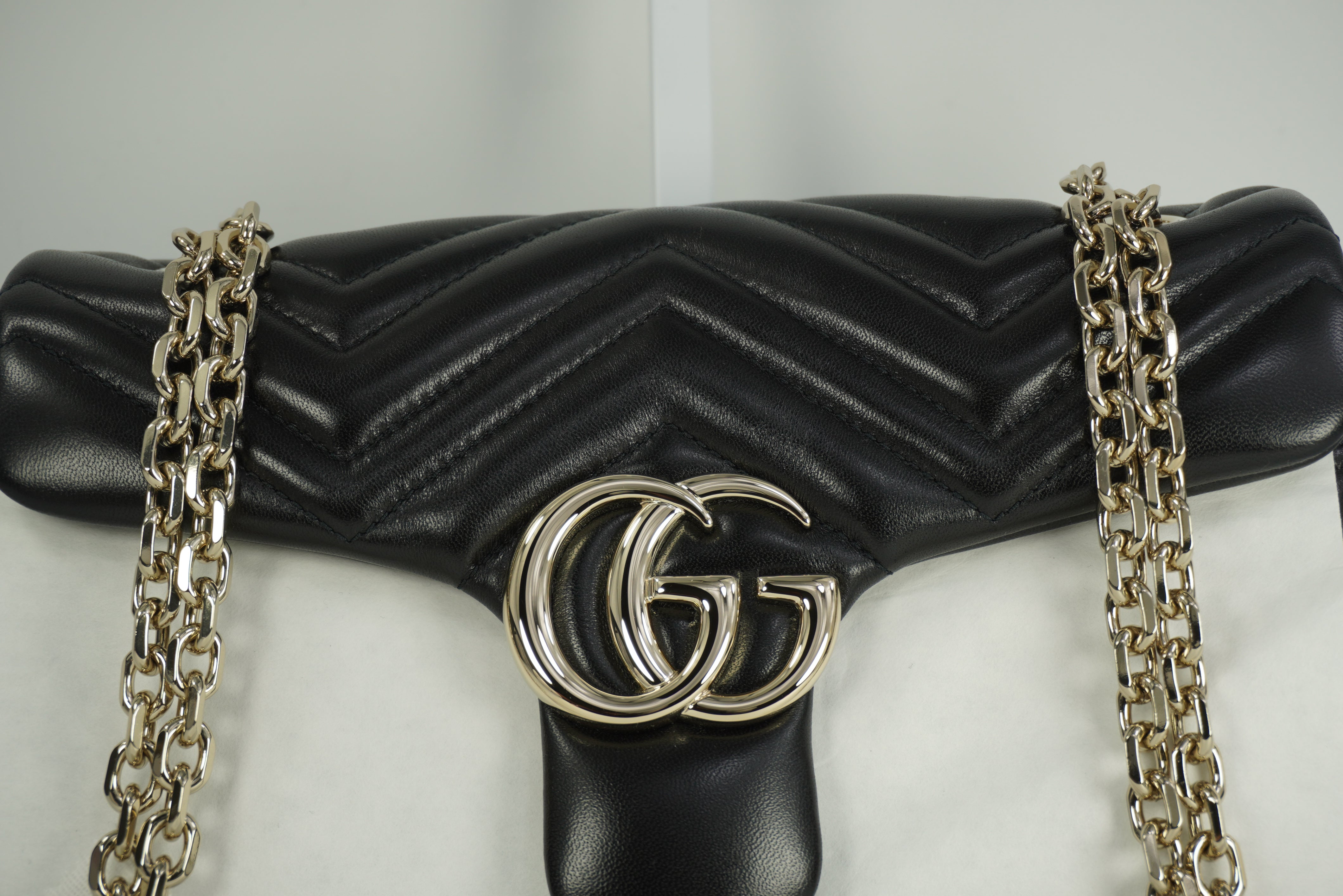 GUCCI GG Marmont medium shoulder bag New Season