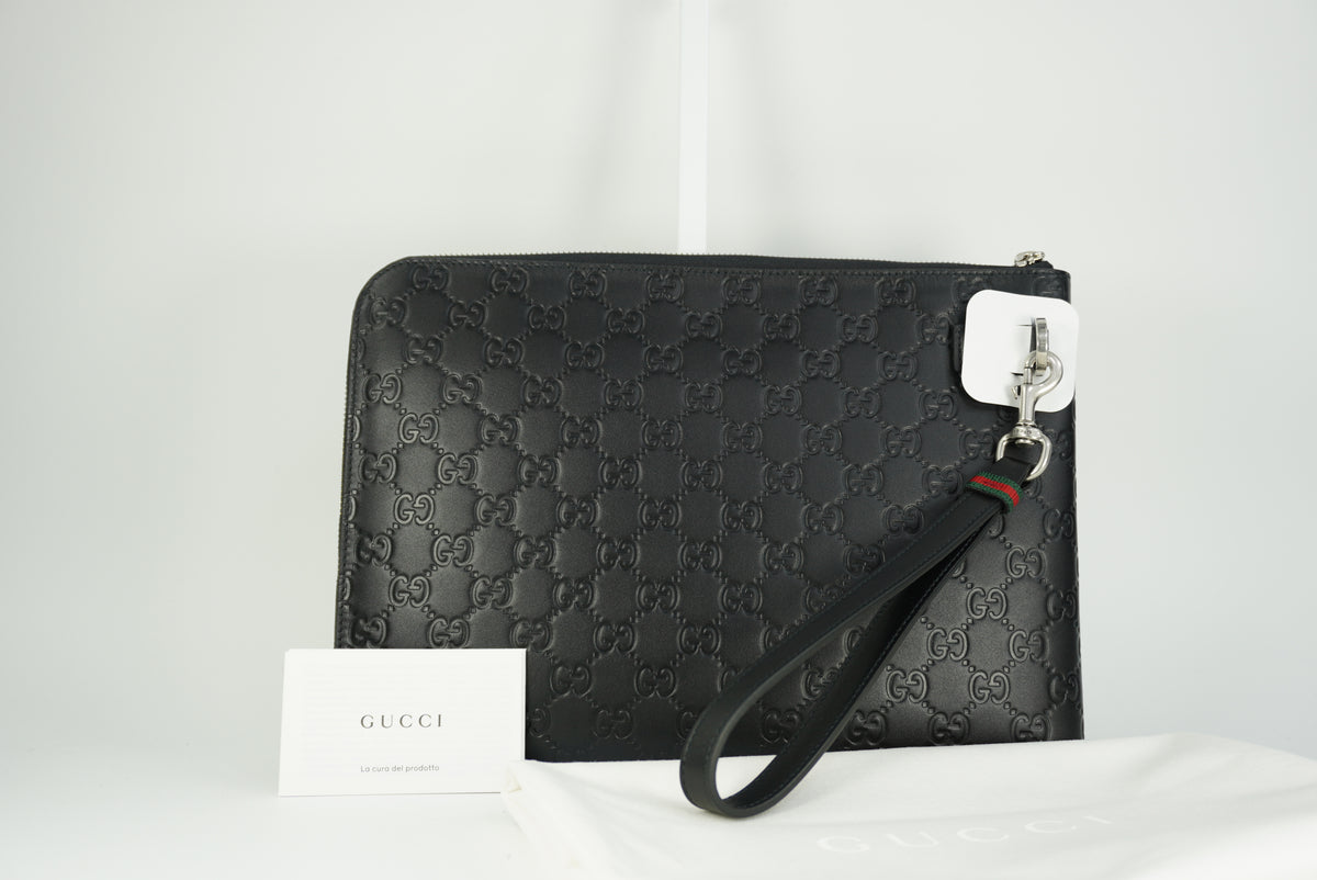 GUCCI GG Emblem medium pouch New Season