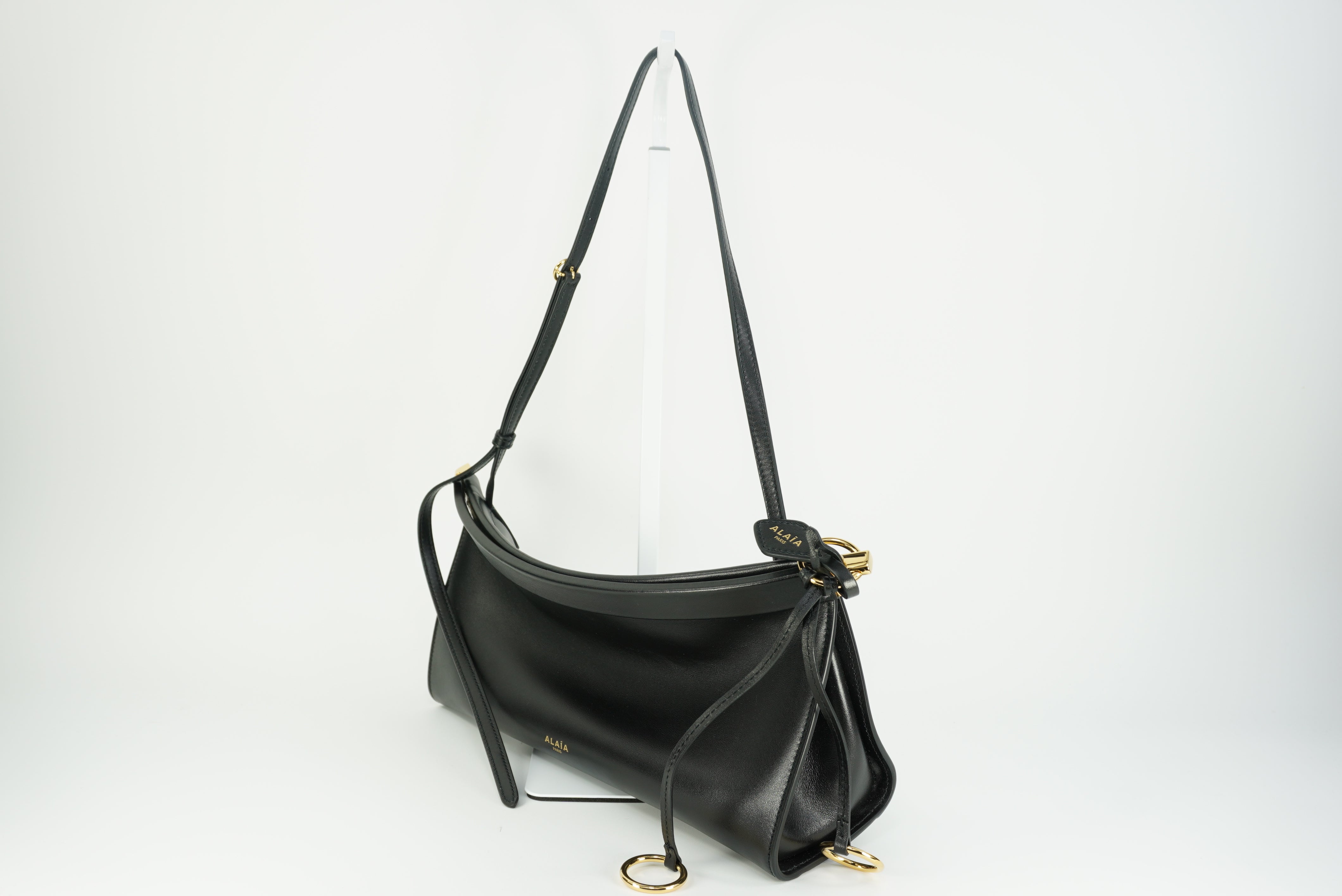 ALAÏA LE CLICK EAST WEST MEDIUM BAG IN CALFSKIN