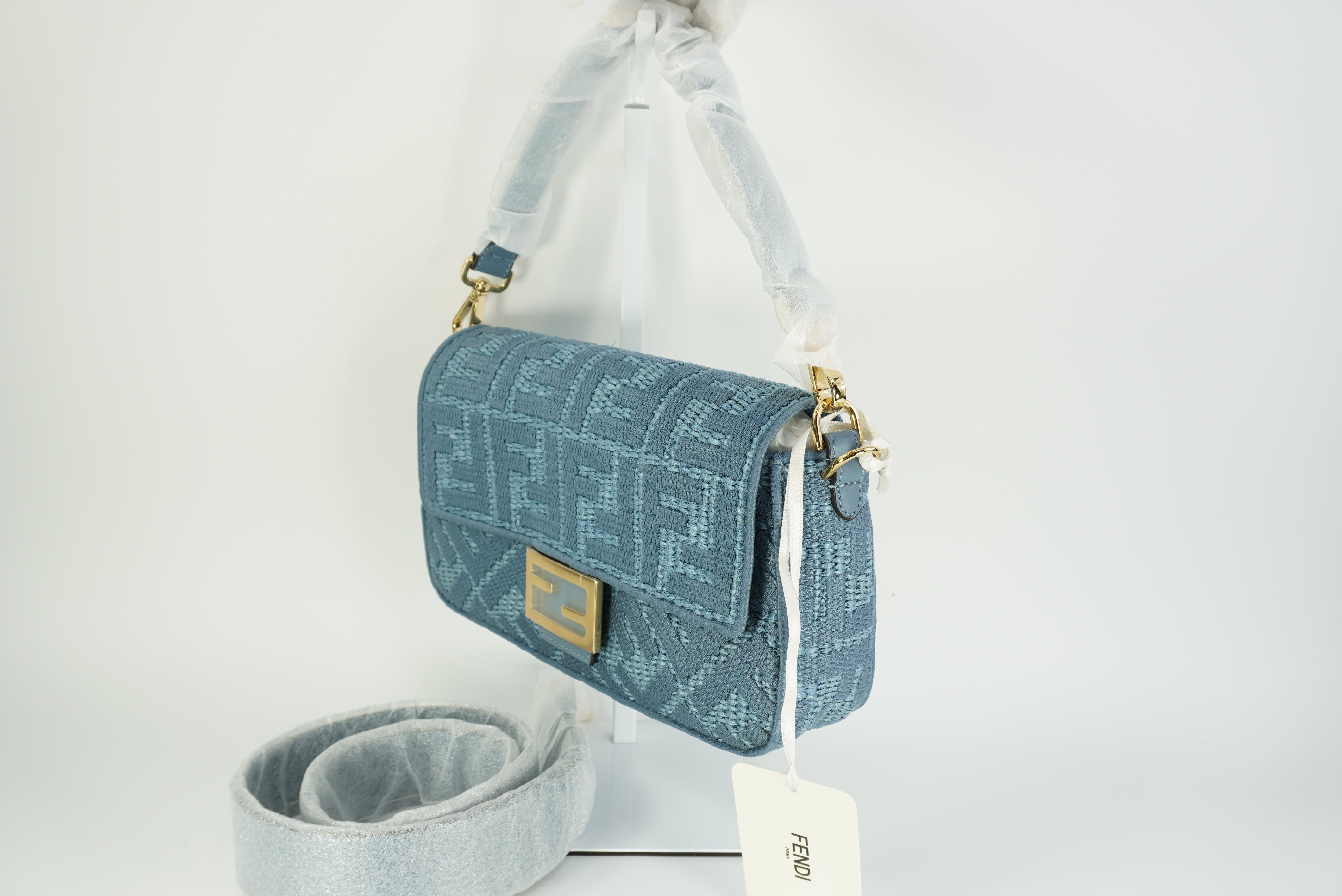 FENDI BAGUETTE® Blue woven raffia-effect material bag with FF embroidery