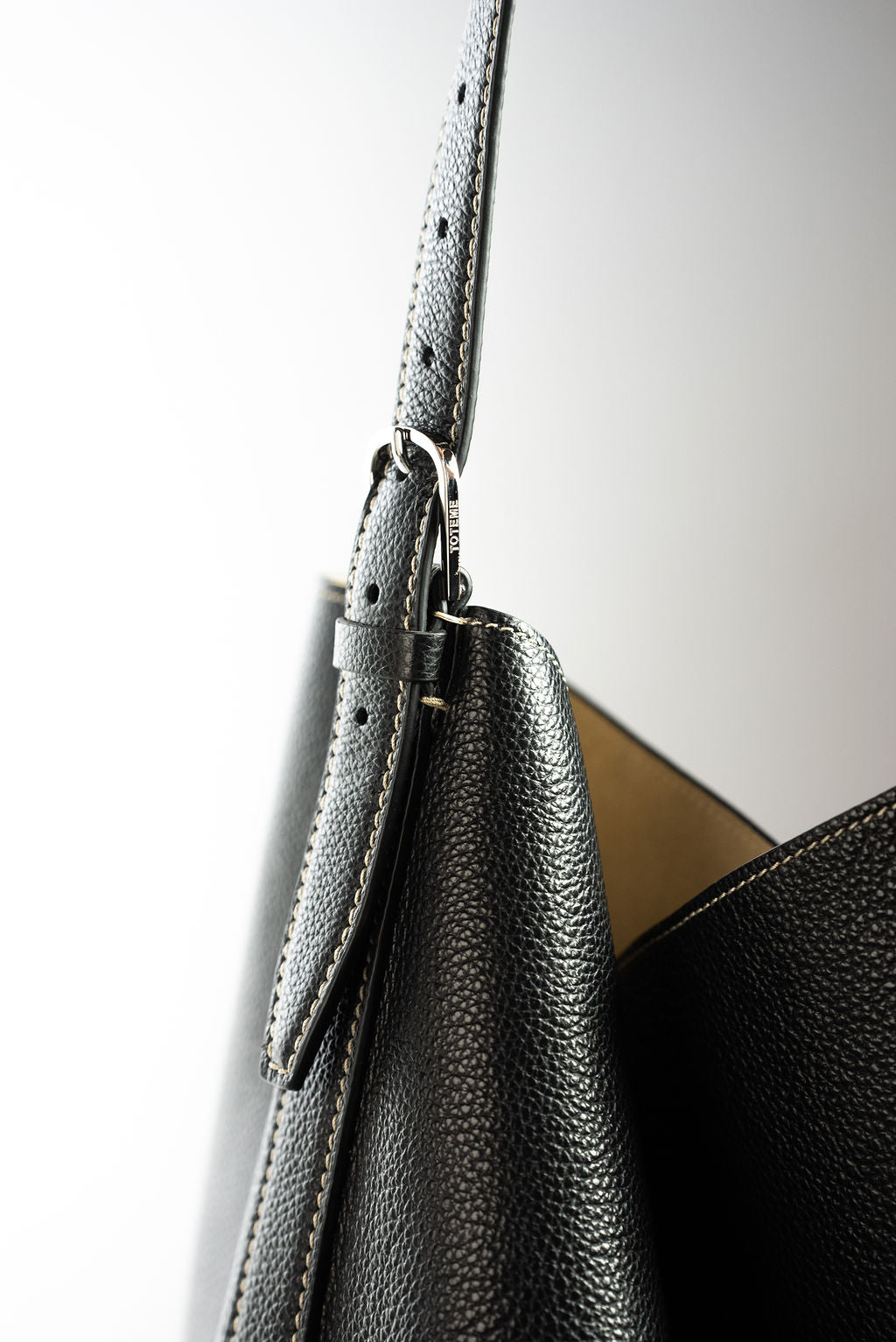 TOTEME Tote Bag Belted Black Grain