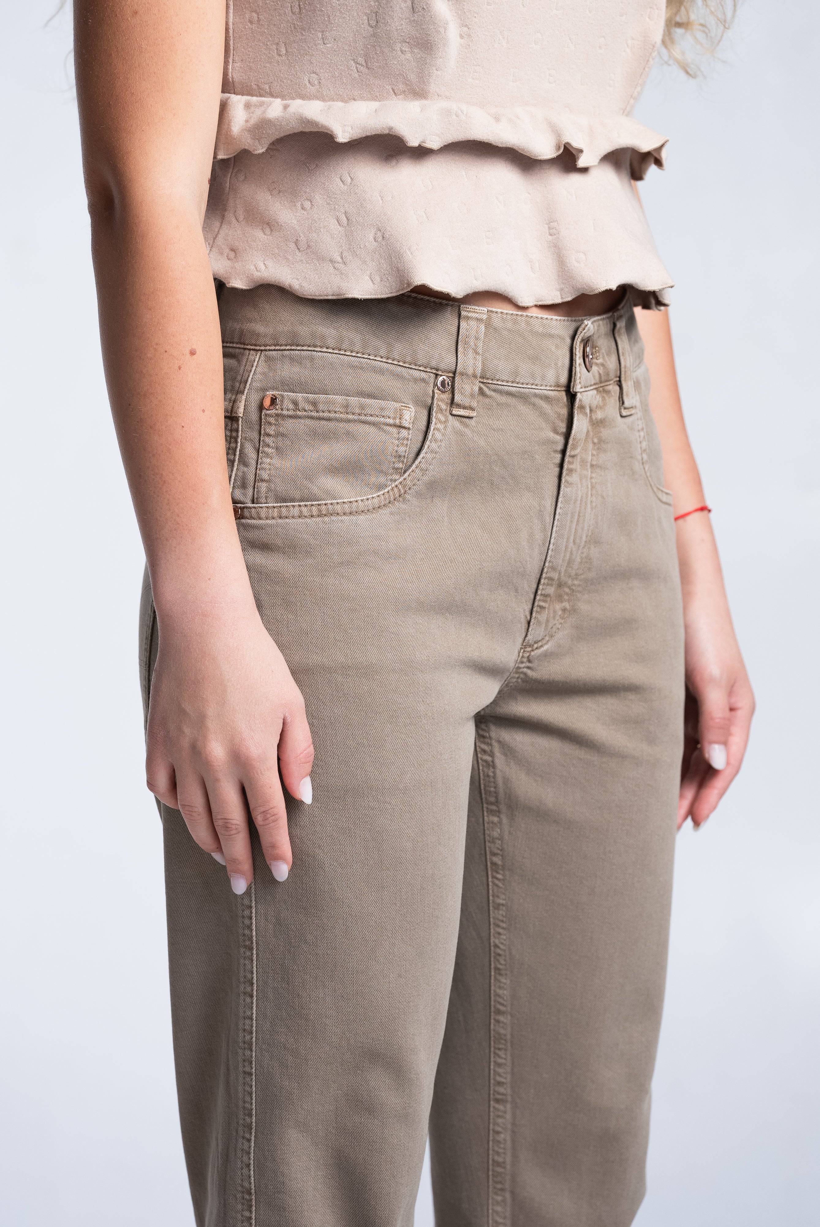 BRUNELLO CUCINELLI MUJER Vaqueros beige con cadena de Monil