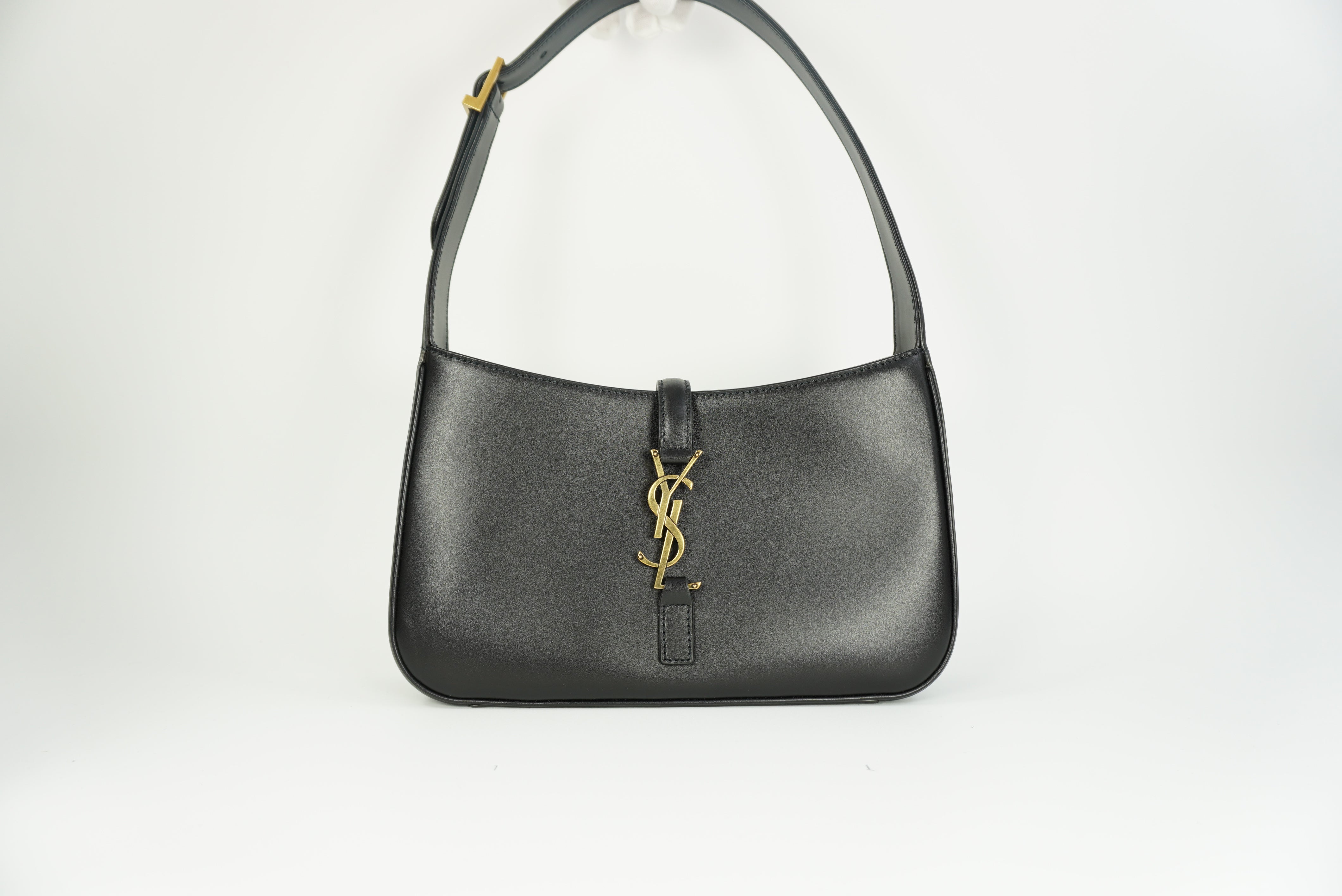 SAINT LAURENT LE 5 À 7 in smooth leather new season
