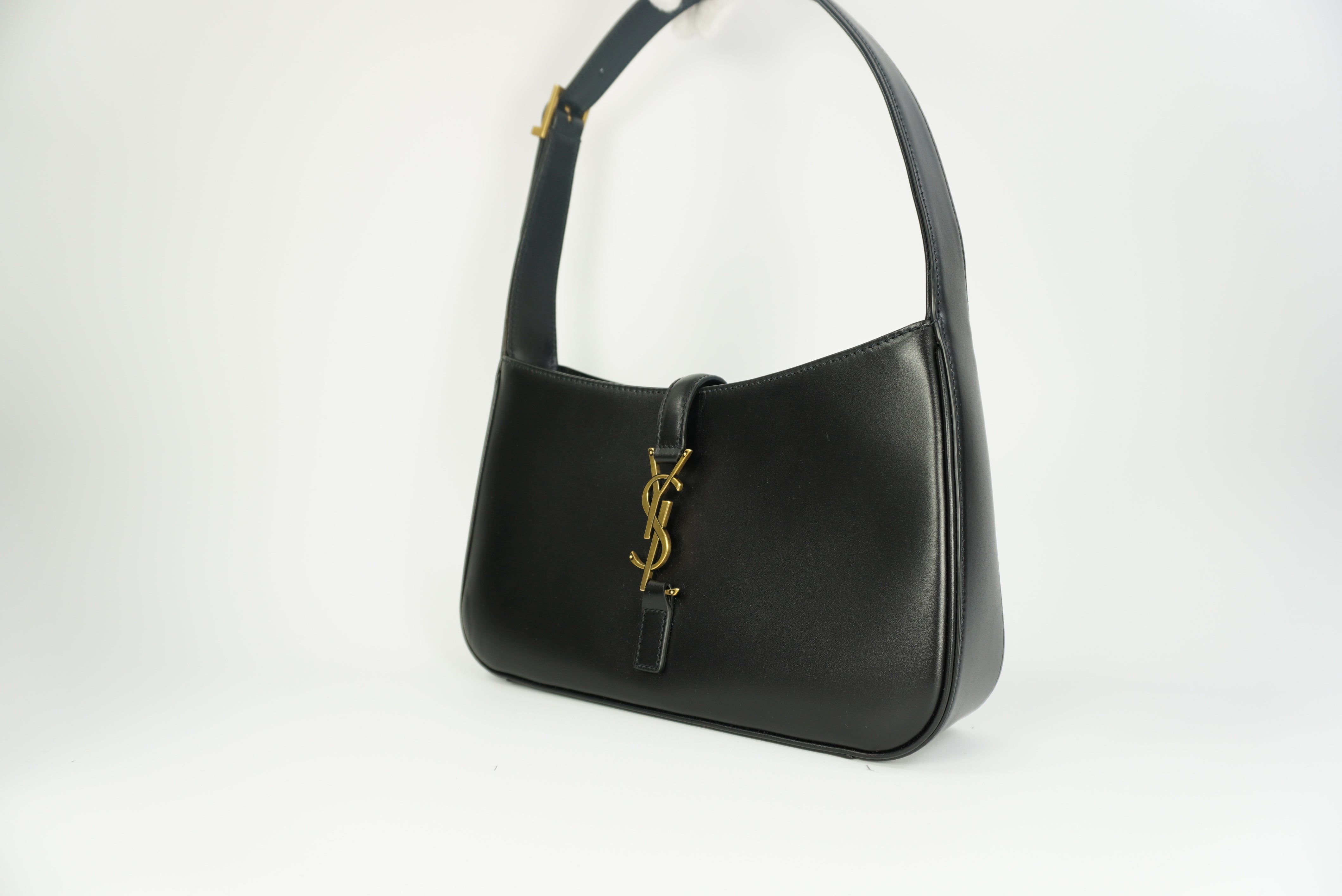 SAINT LAURENT LE 5 À 7 in smooth leather new season