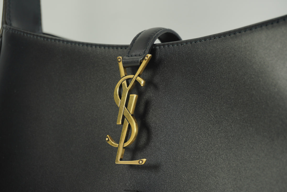 SAINT LAURENT LE 5 À 7 in smooth leather new season