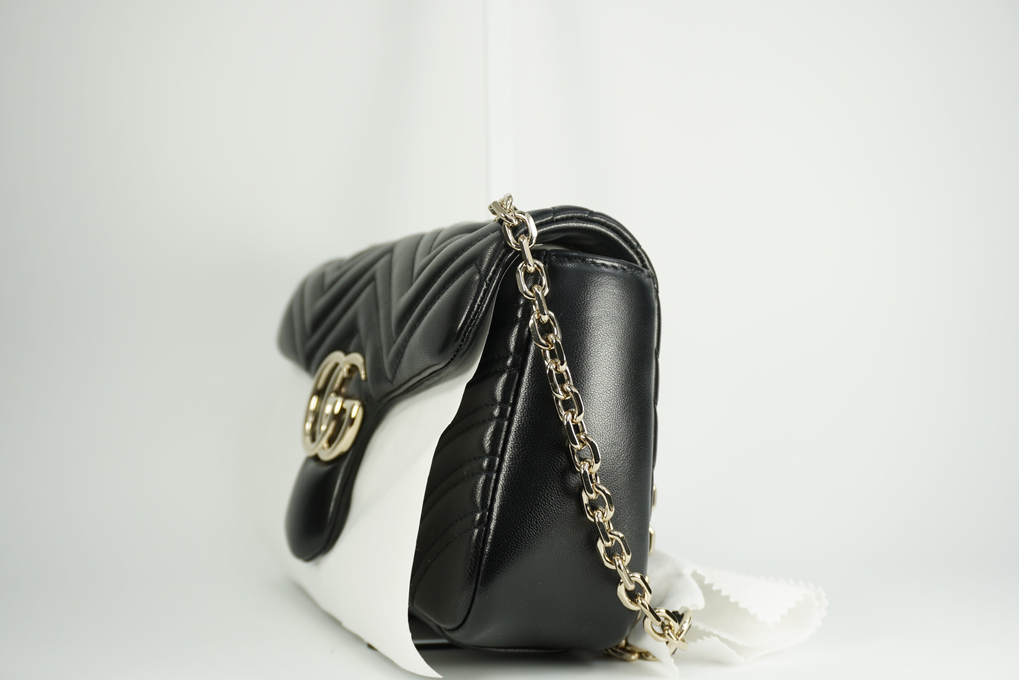 GUCCI GG Marmont medium shoulder bag New Season