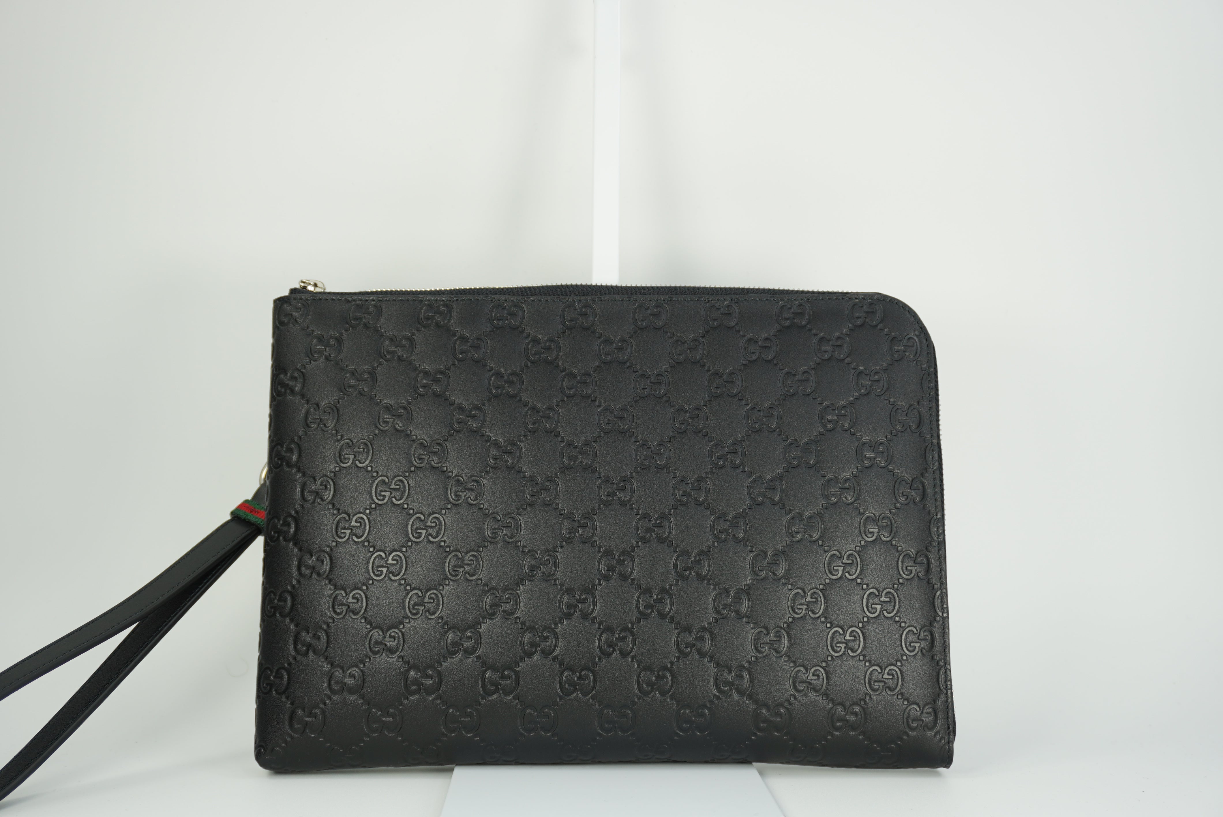 GUCCI GG Emblem medium pouch New Season