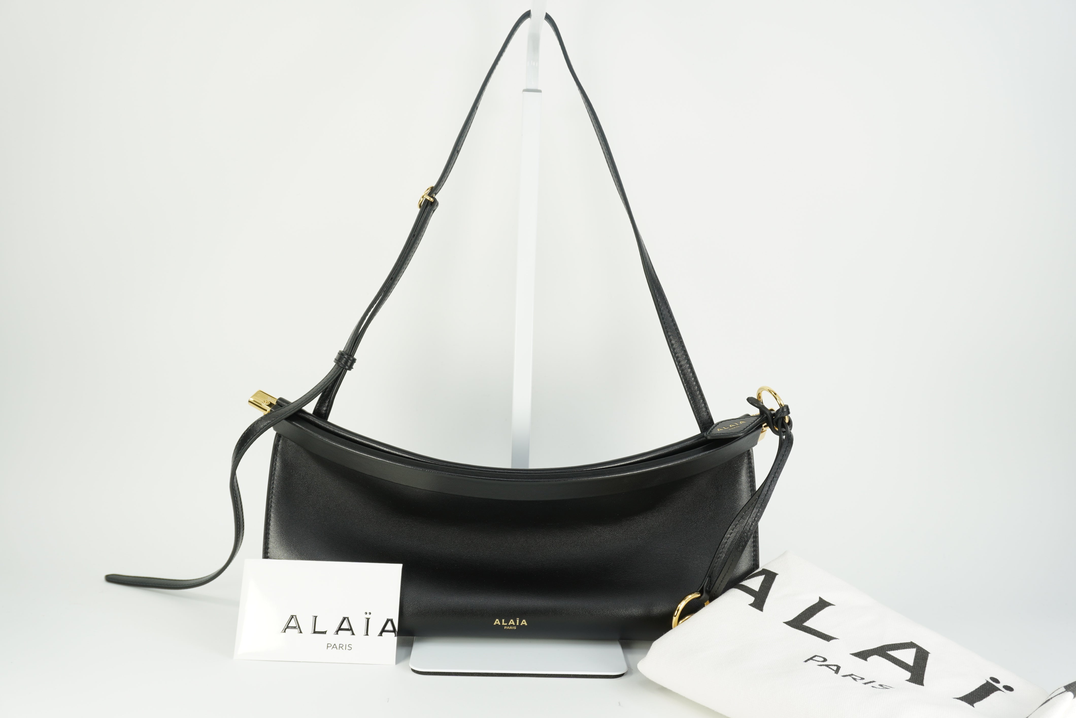 ALAÏA LE CLICK EAST WEST MEDIUM BAG IN CALFSKIN
