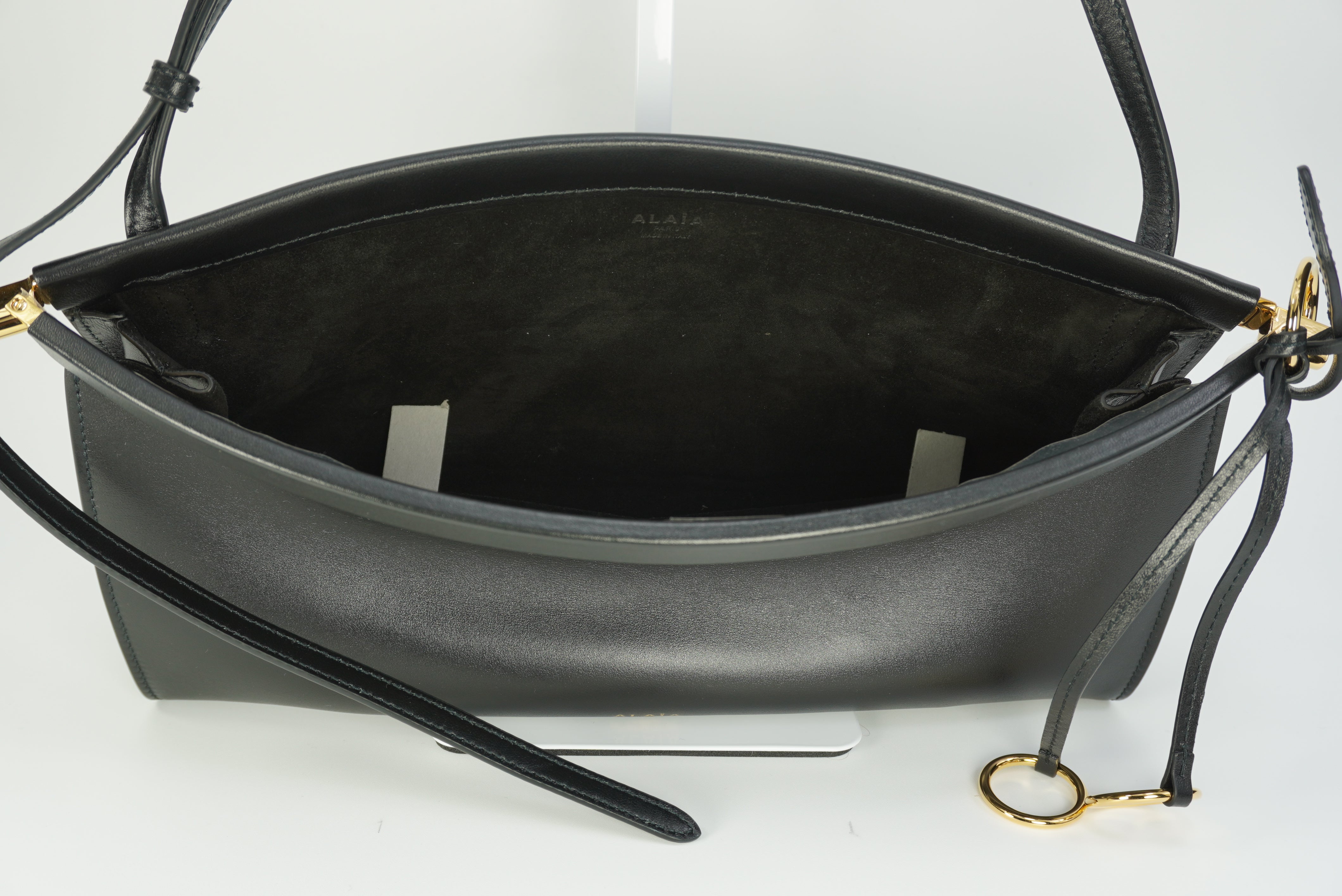 ALAÏA LE CLICK EAST WEST MEDIUM BAG IN CALFSKIN